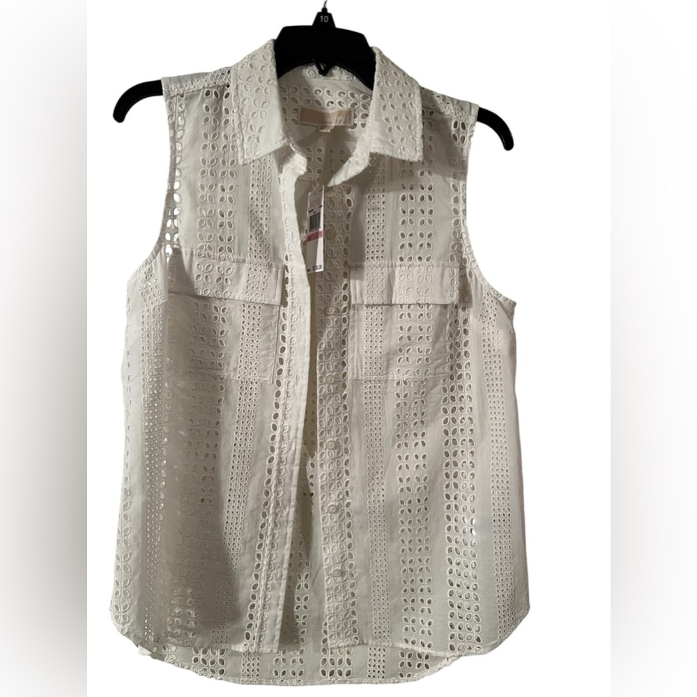 Michael Kors new with tags size 10 ￼
White eyelet top button up top with pockets